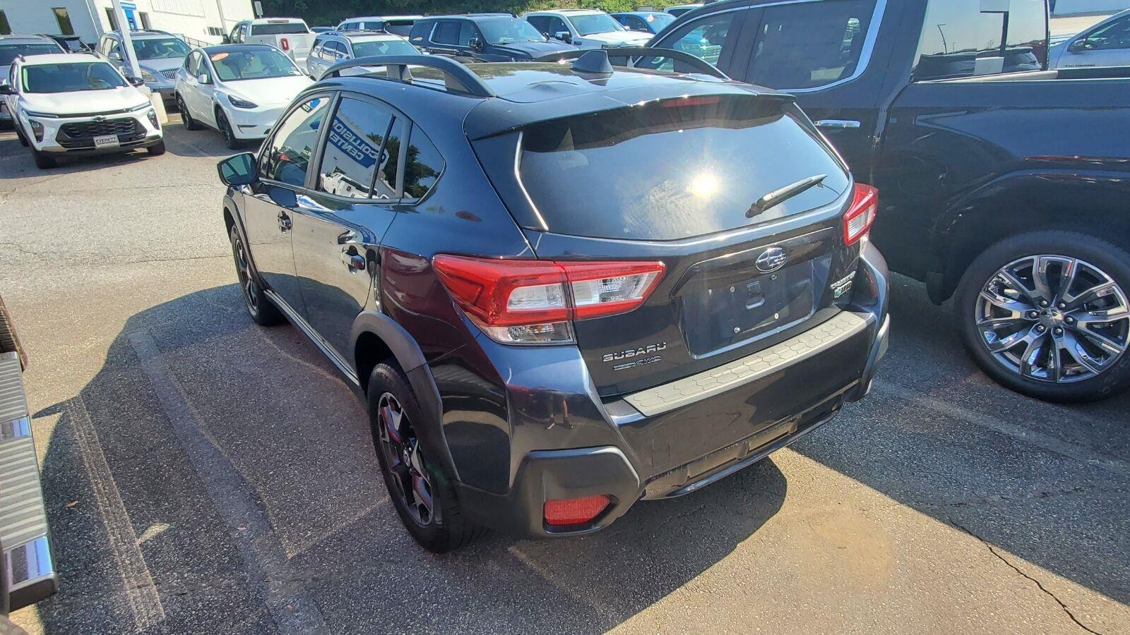 Used 2018 Dark Gray Metallic Subaru Premium image 8
