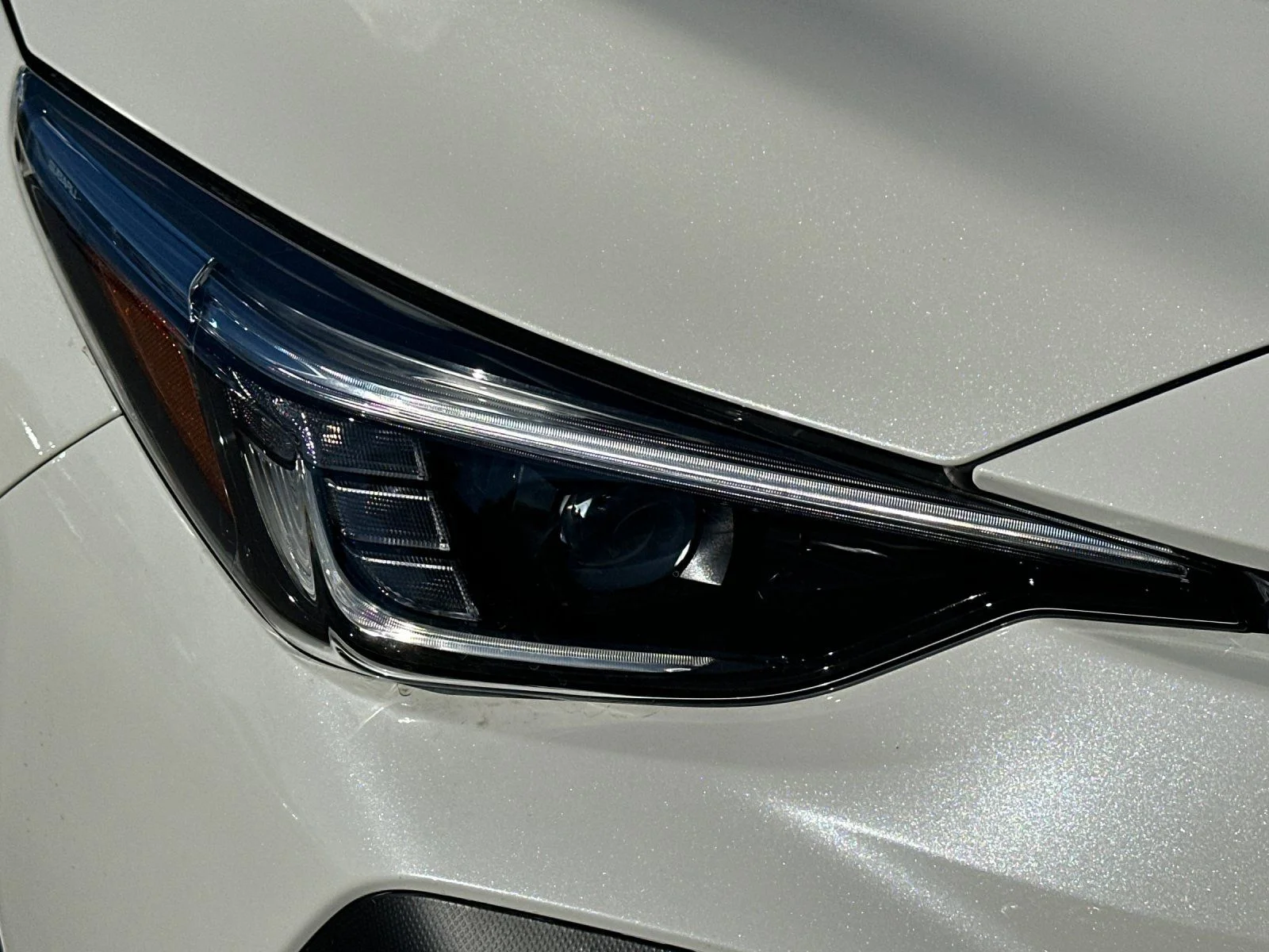 New 2026 CRYSTAL WHITE PEARL Subaru Limited Hybrid image 34