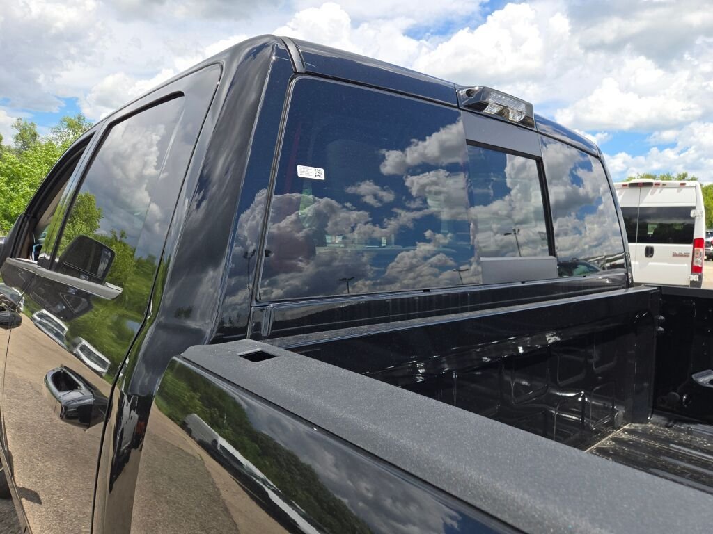 New 2026 Diamond Black Crystal Pearl-Coat Exterior Paint RAM Laramie image 17
