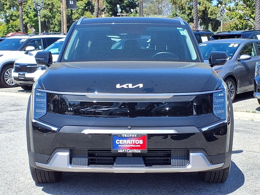 New 2026 Ebony Black Kia Wind AWD image 8