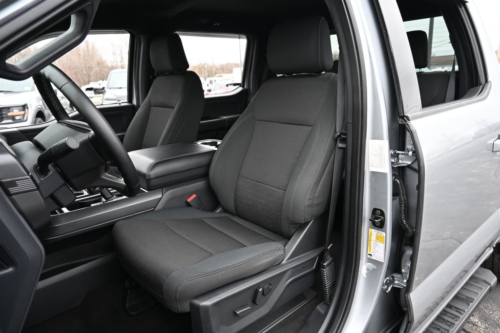 Used 2024 Silver Ford XLT image 21