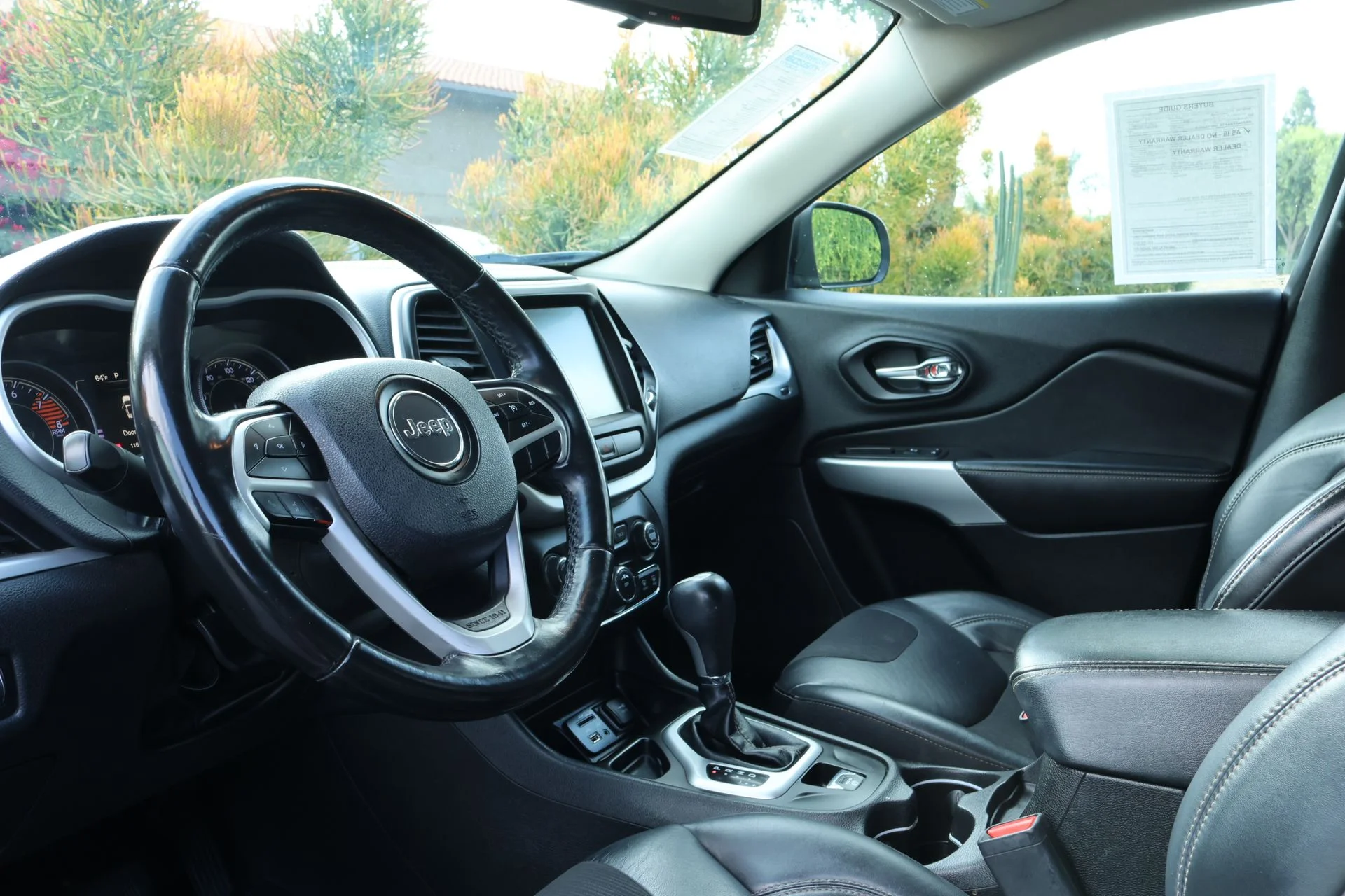 Used 2018 Gray Jeep Latitude Plus image 6