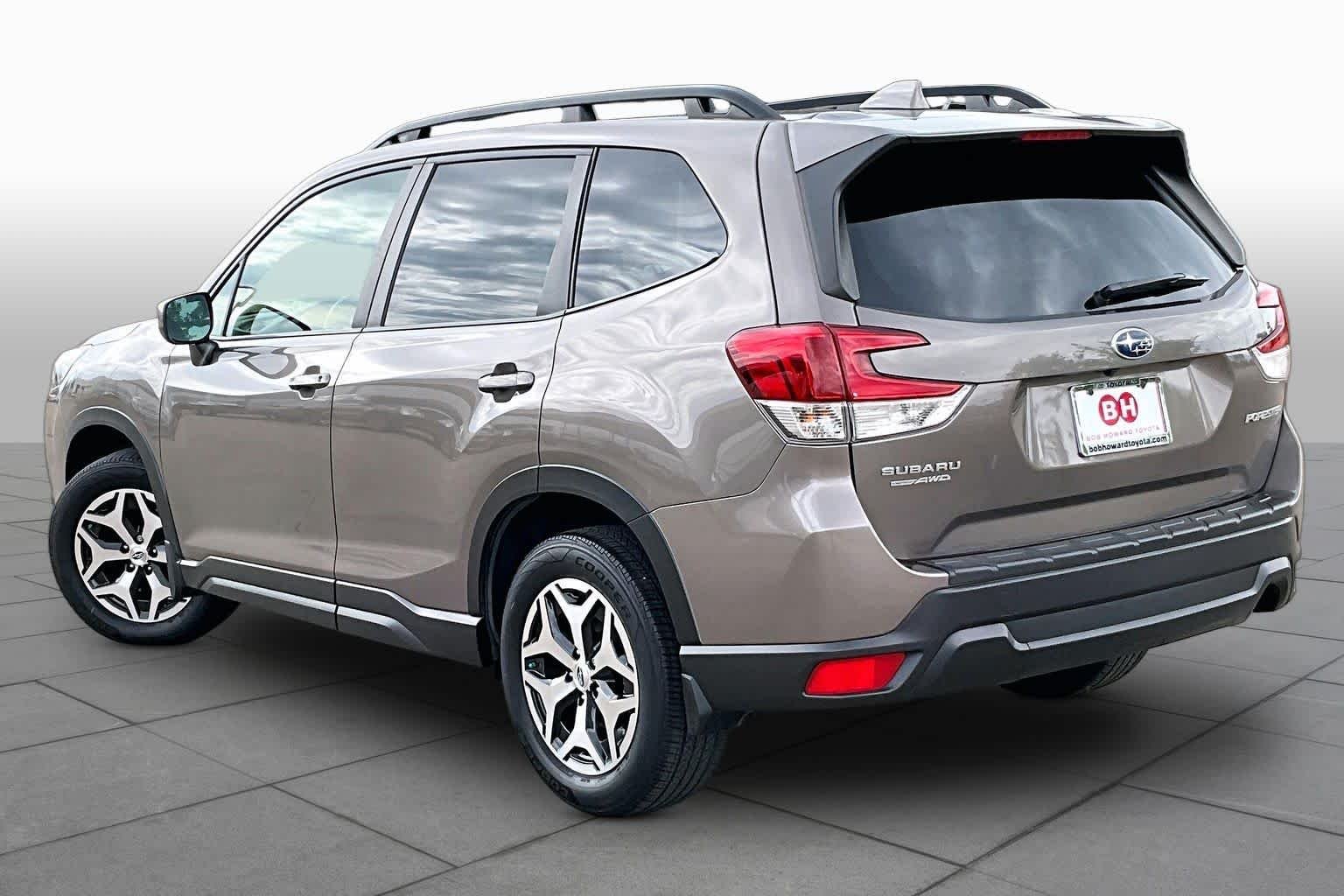 Used 2023 Brilliant Bronze Metallic Subaru Premium image 12