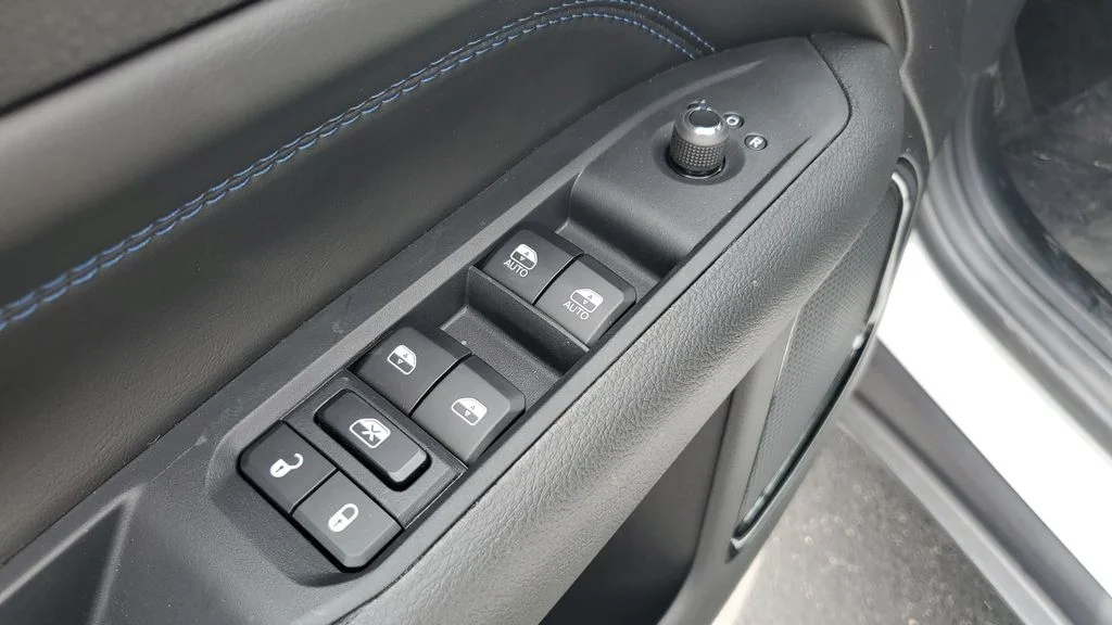 Used 2026 White Jeep Latitude image 21