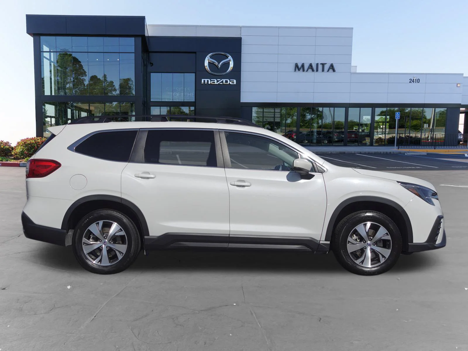 Used 2025 Crystal White Pearl Subaru Premium image 2