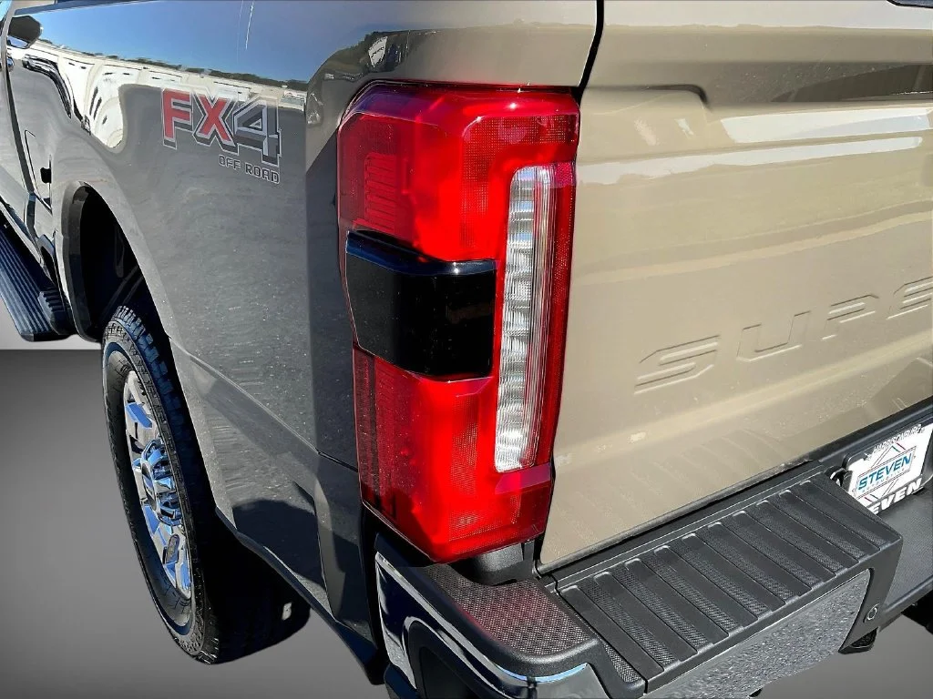 New 2027 Marsh Gray Metallic Ford F-250® Lariat® image 34
