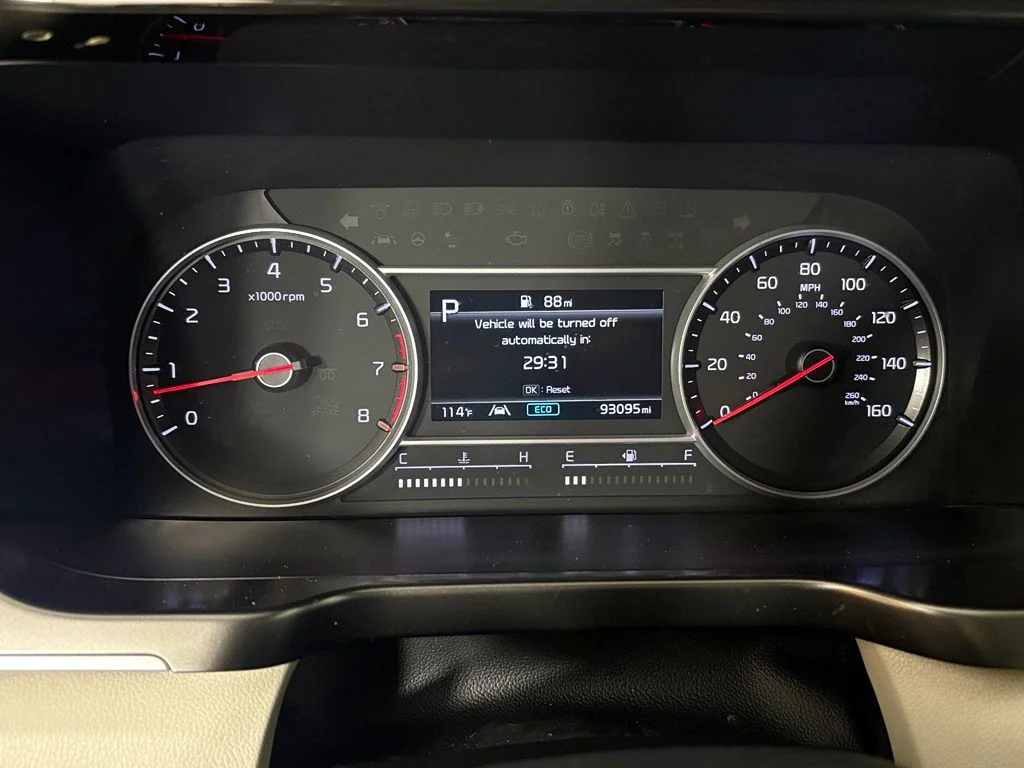 Used 2022 White Kia S image 22