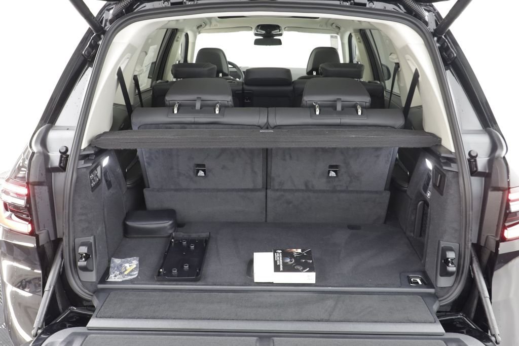 New 2026 Black Sapphire Metallic BMW xDrive40i image 19