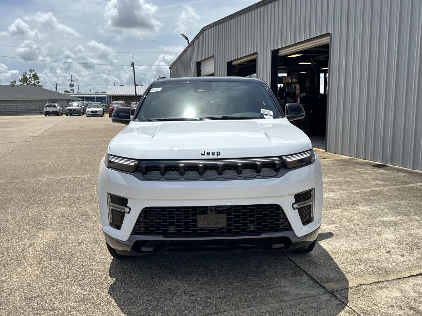 New 2026 Bright White Clear-Coat Exterior Paint Jeep Upland image 2