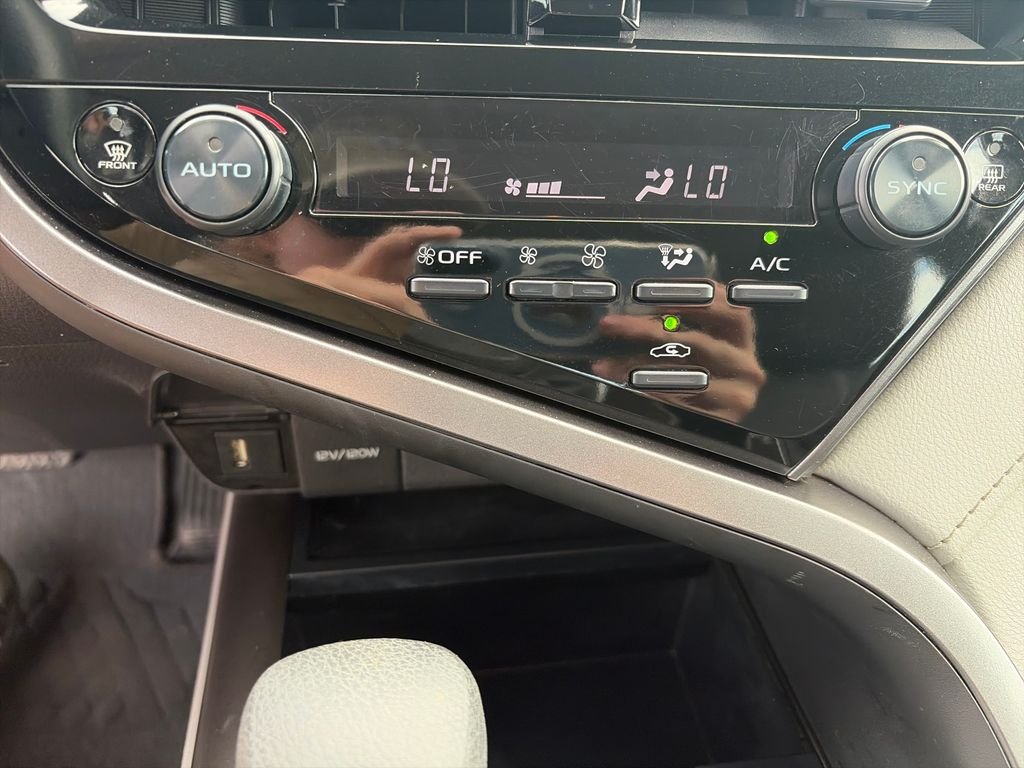 Used 2022 Silver Toyota LE image 25