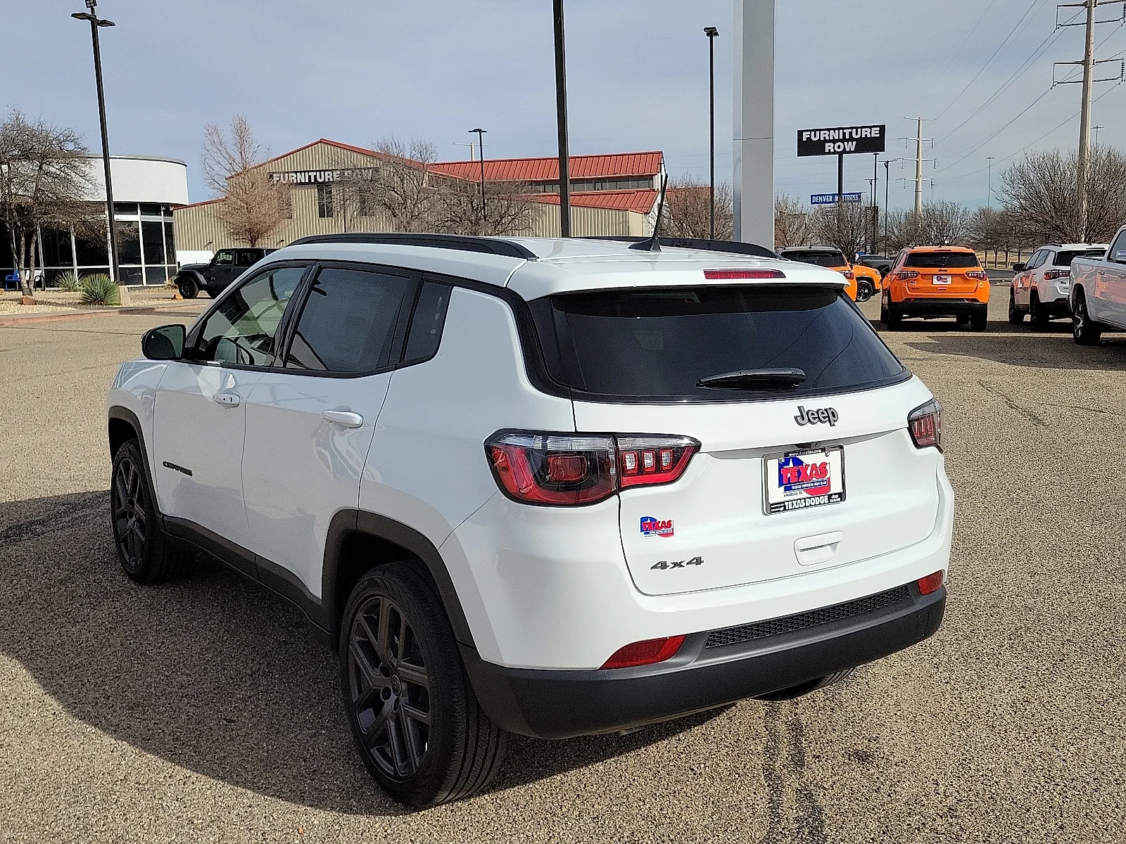 New 2026 PW7 Bright Whit Jeep LATITUDE ALTITUDE 4X4 image 3