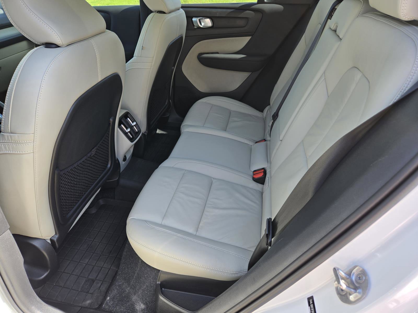 Used 2023 Crystal White Volvo Ultimate Bright Theme image 29