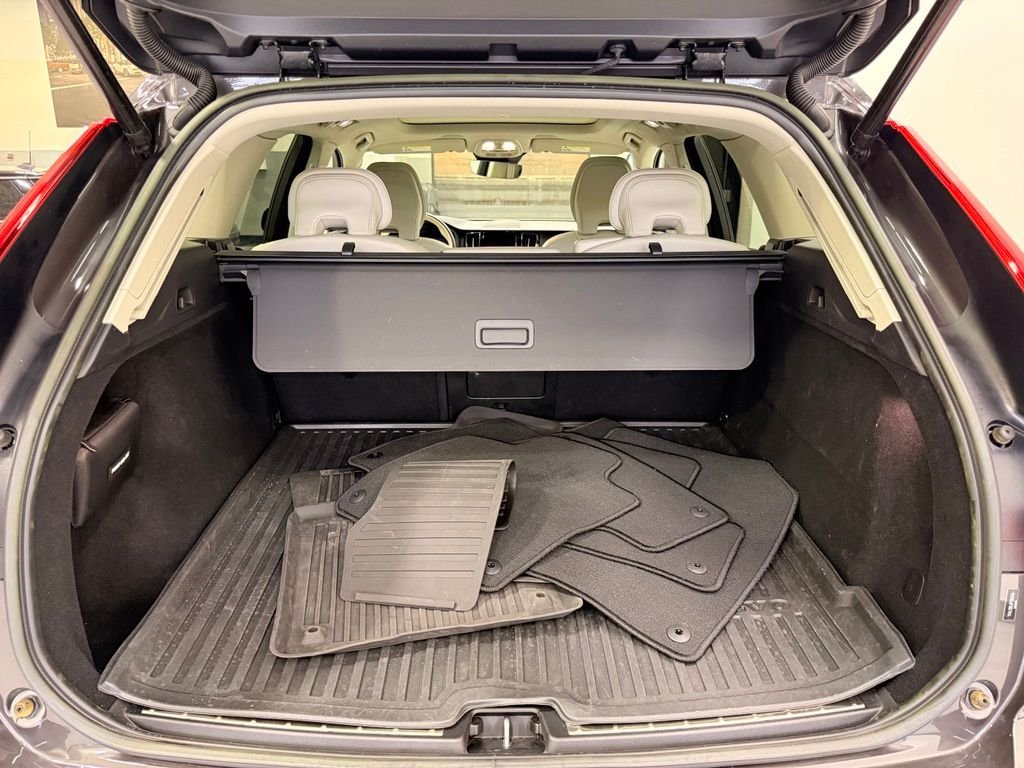 Used 2023 Gray Volvo  image 23