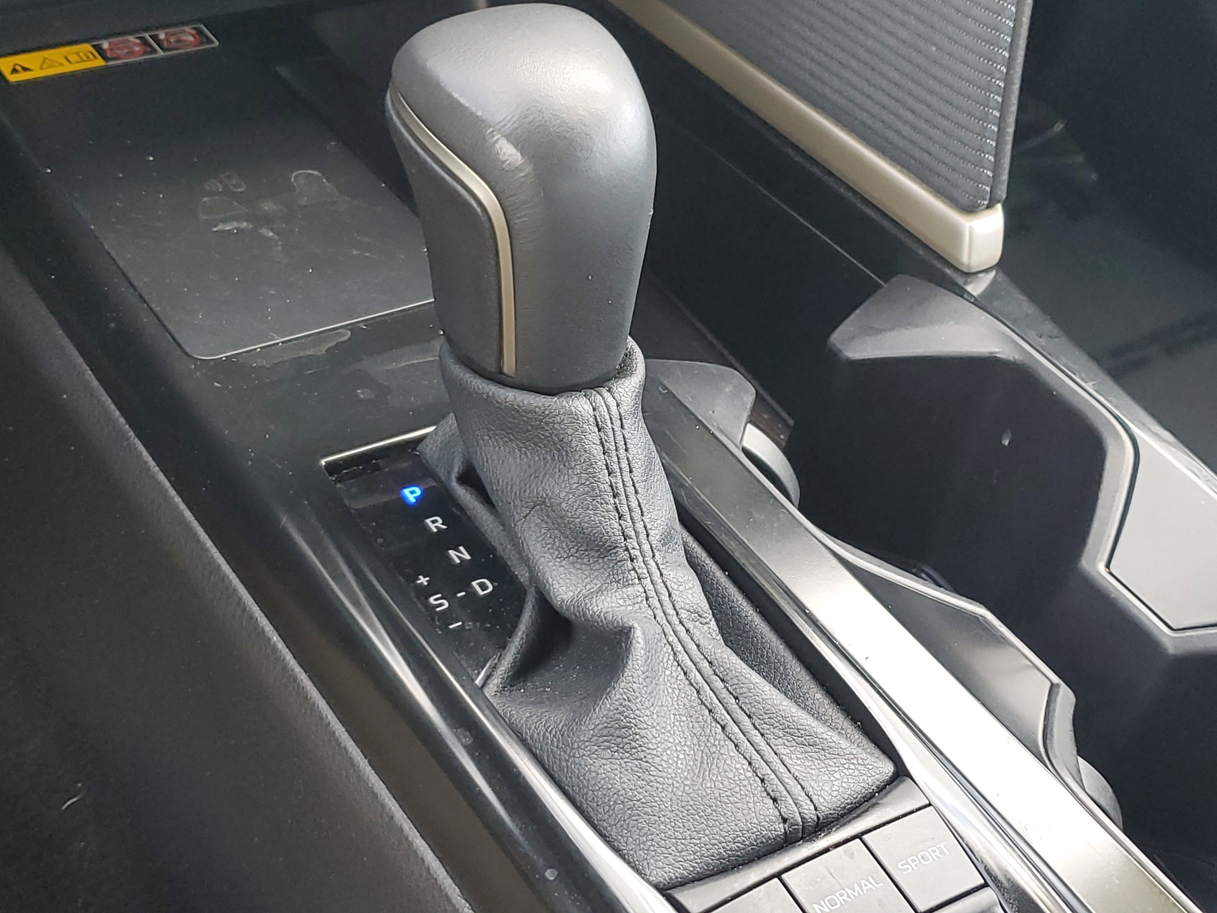 Certified Used 2025 Ice Toyota SE image 32