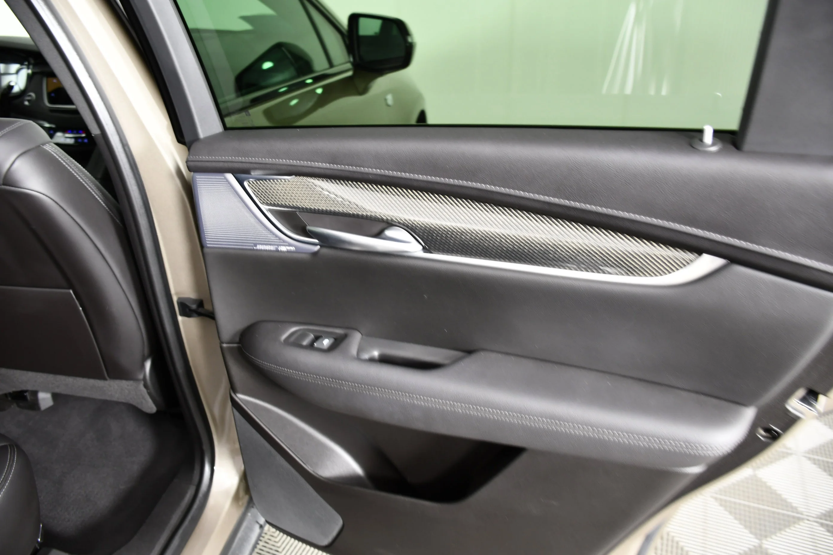Used 2023 Latte Ea Cadillac AWD Sport image 46