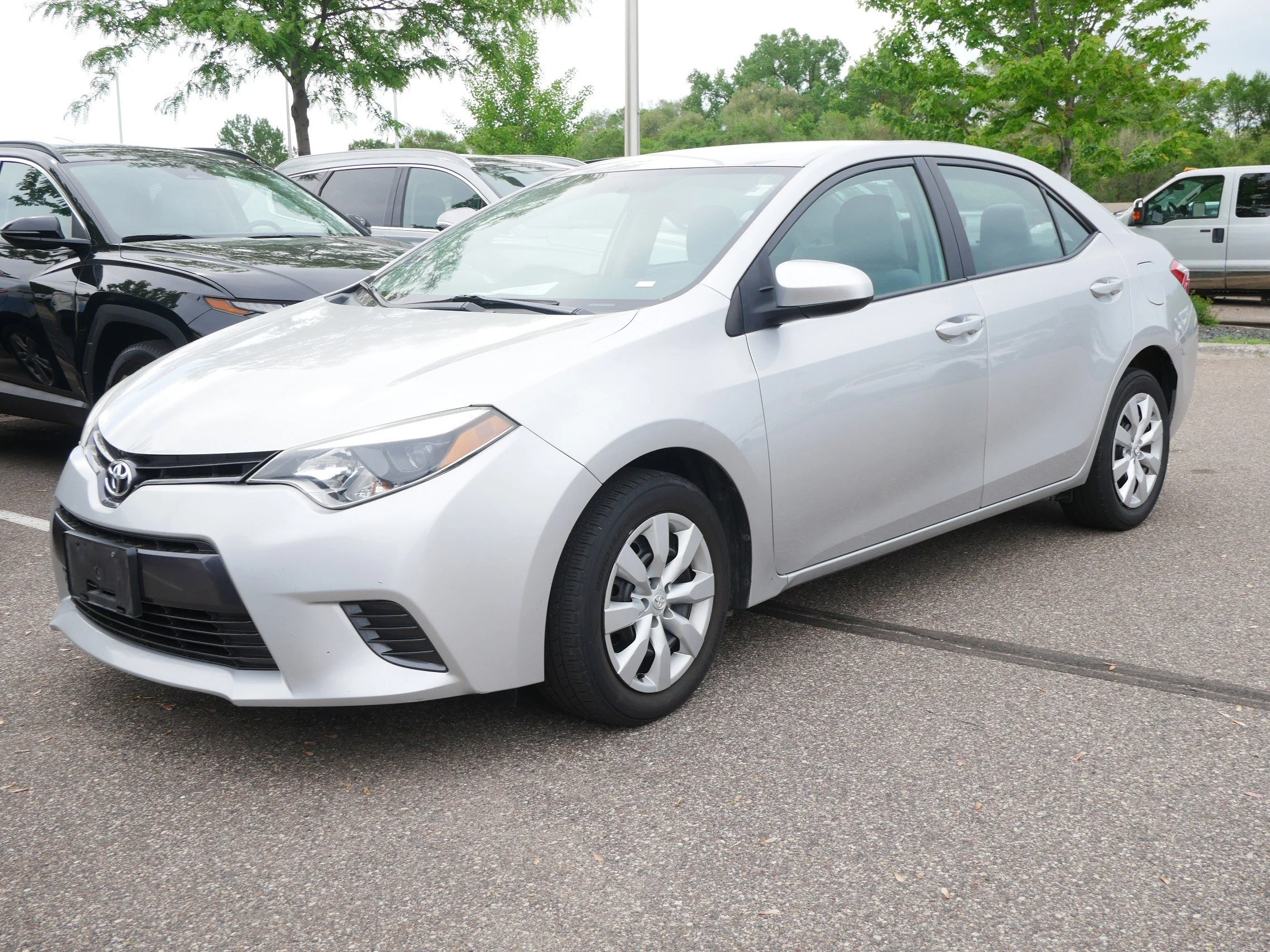 Used 2016 Toyota Corolla LE with VIN 5YFBURHE6GP495693 for sale in Brooklyn Center, Minnesota