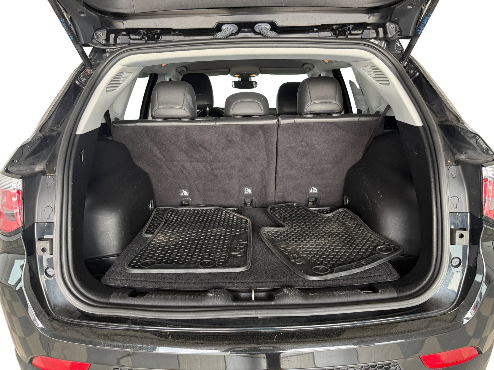 Used 2019 Diamond Black Crystal Pearlcoat Jeep Latitude image 36