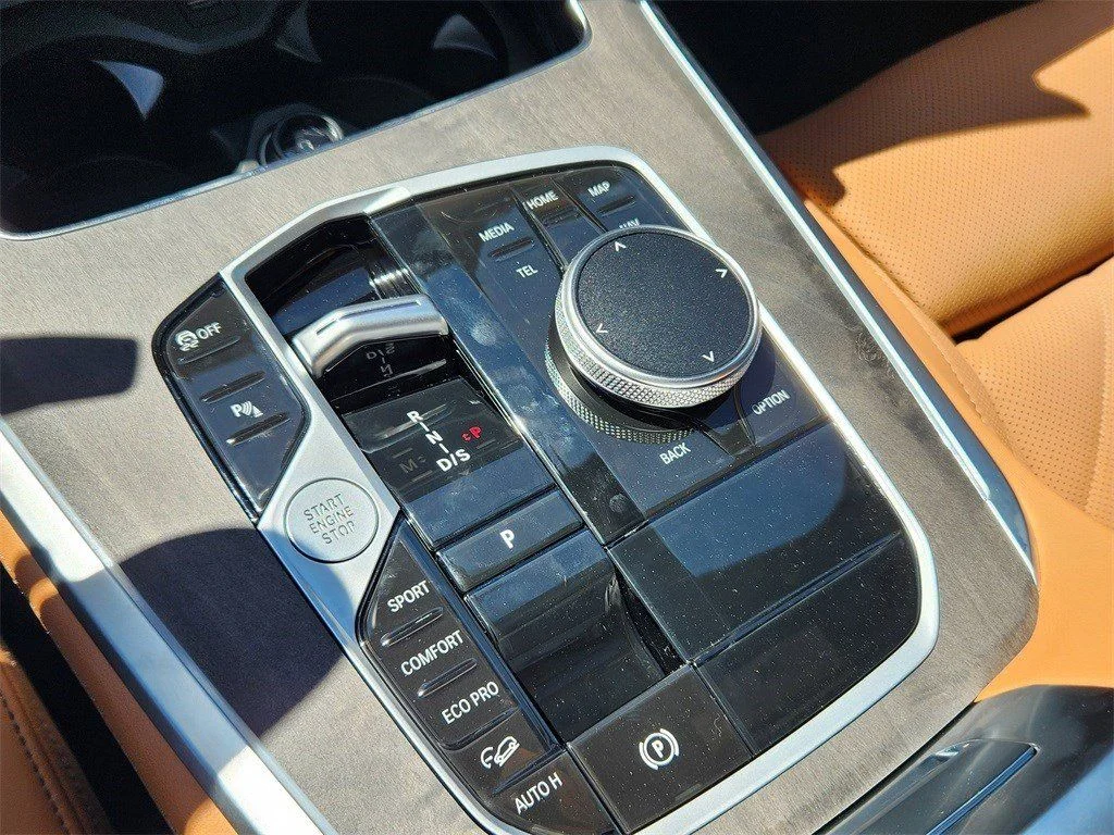 Used 2026 Skyscraper Grey Metallic BMW xDrive40i image 18