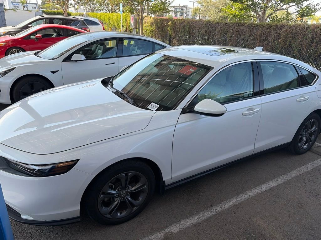 Used 2023 White Honda EX image 7