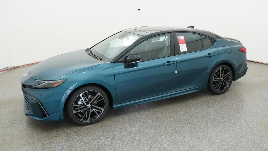 New 2026 Ocean Gem with Midnight Black Metallic roof Toyota XSE image 5