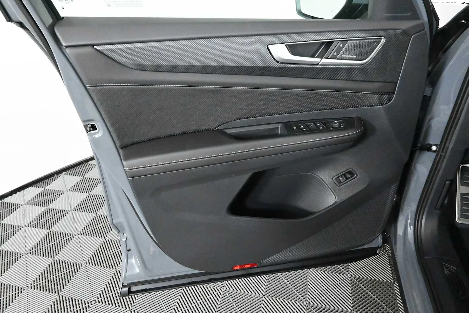 New 2026 Pure Gray Volkswagen 2.0T SEL Premium R-Line image 20