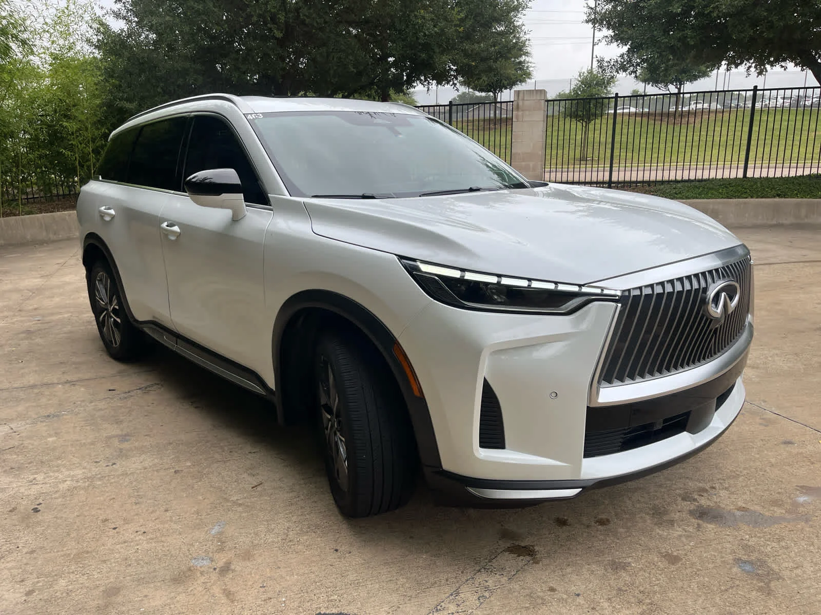 Certified Used 2026 Radiant White INFINITI LUXE image 2