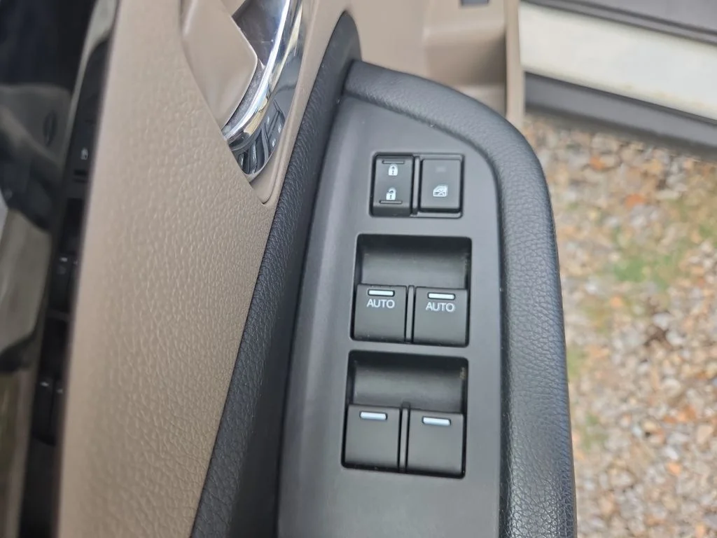Used 2016 White Honda Touring image 30