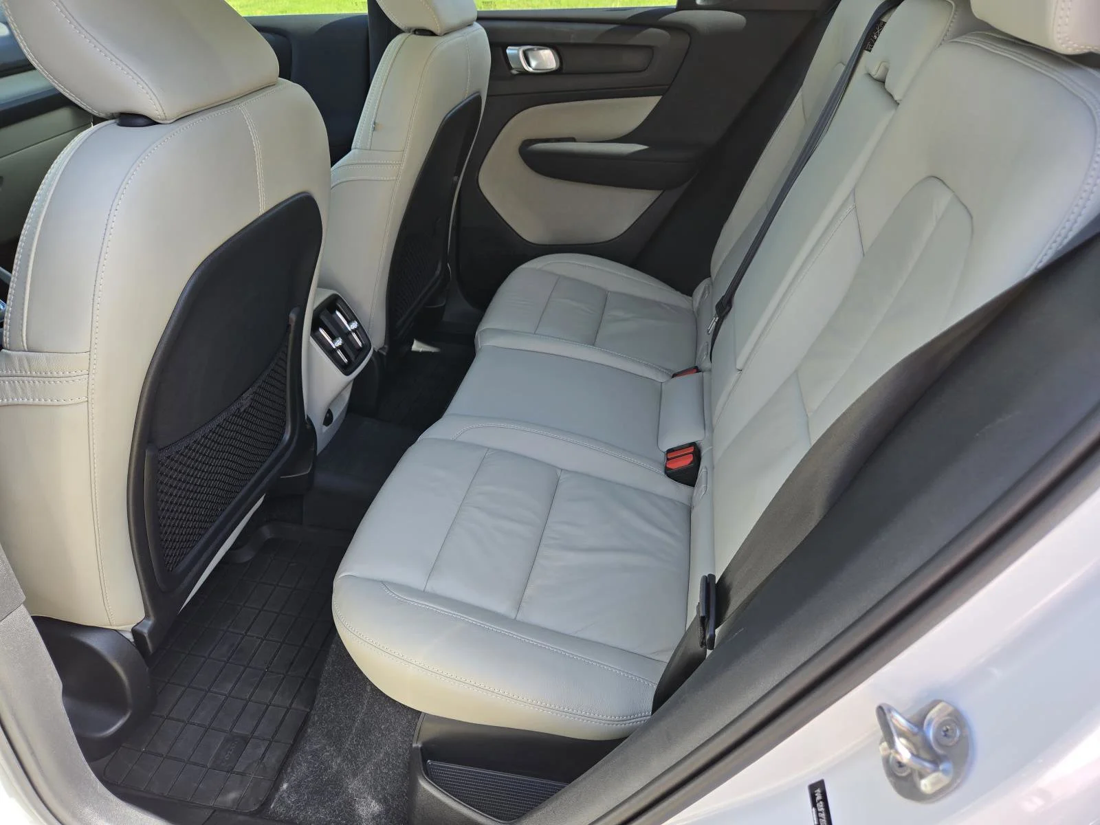 Used 2023 Crystal White Volvo Ultimate Bright Theme image 29