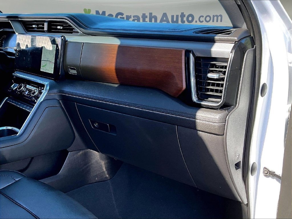 Used 2023 White GMC Denali image 29