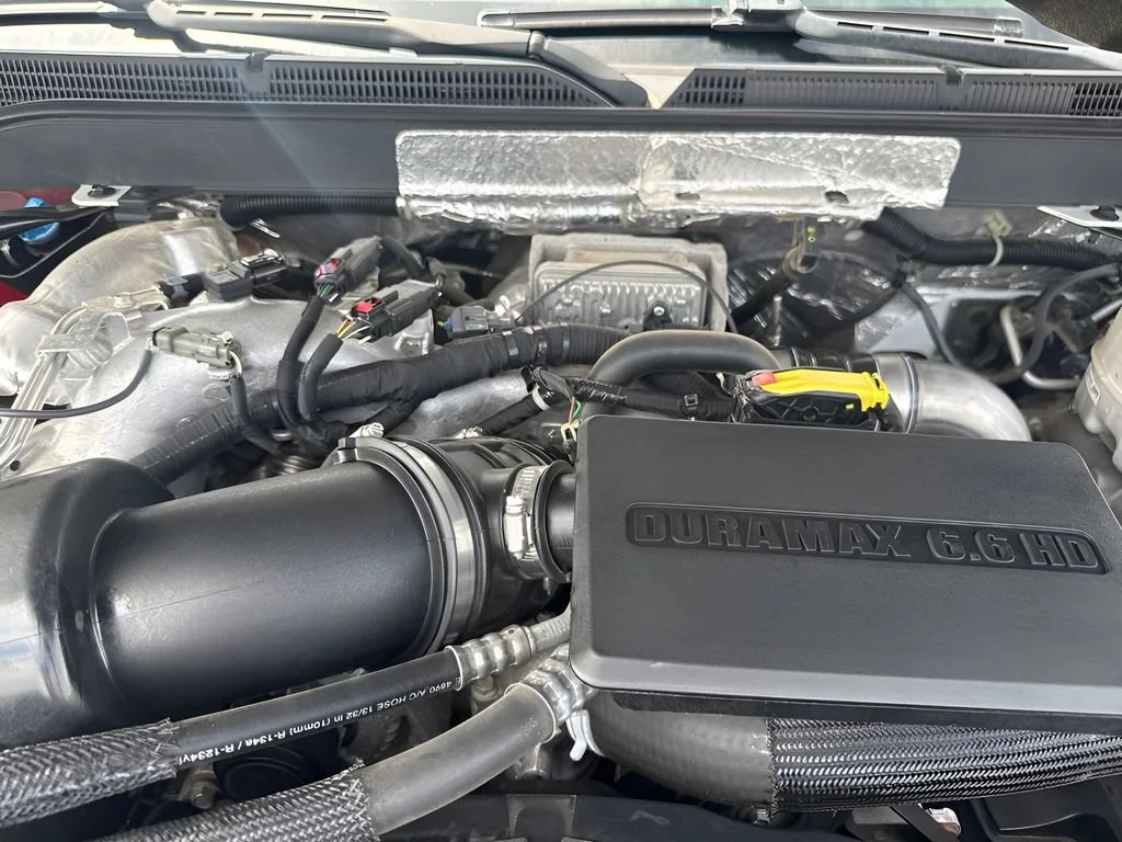 Used 2018 SUMMIT WHITE Chevrolet LTZ image 38