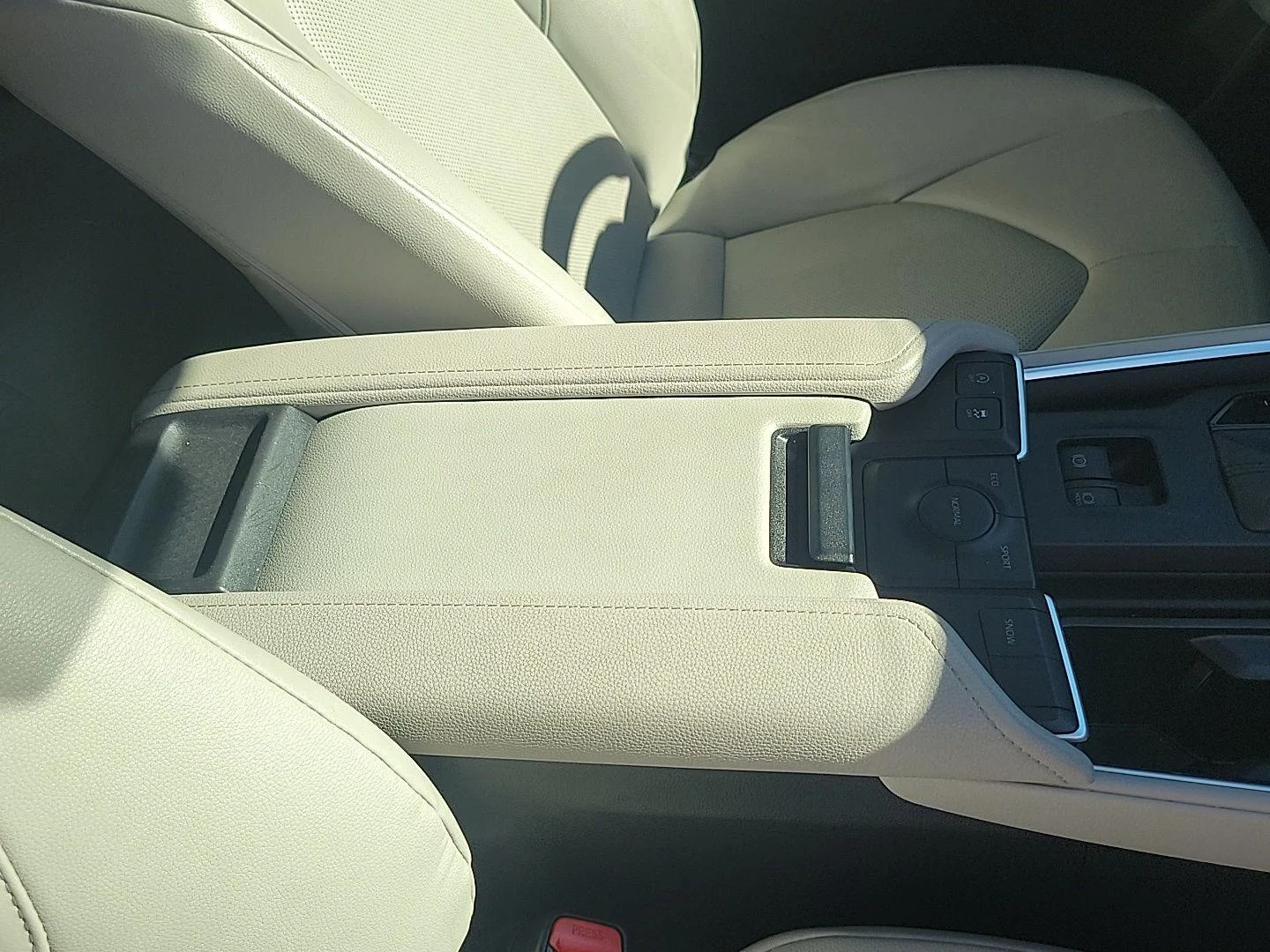 Used 2024 Ruby Flare Pearl Toyota XLE image 23
