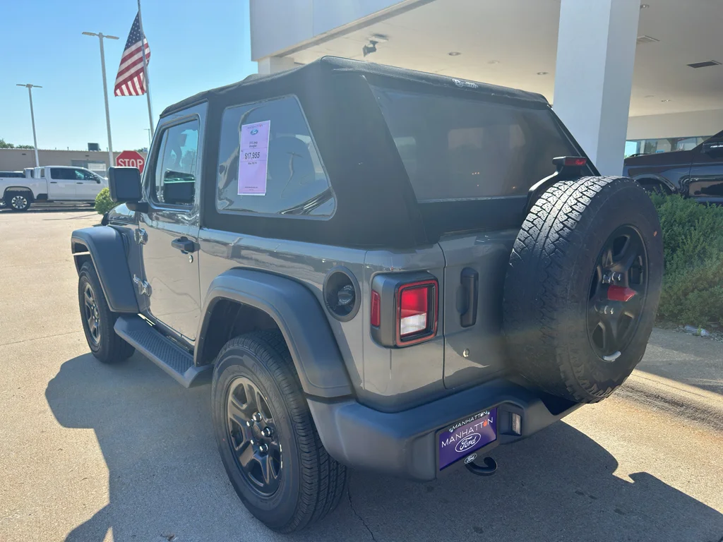 Used 2018 Sting-Gray Clearcoat Jeep Sport image 6