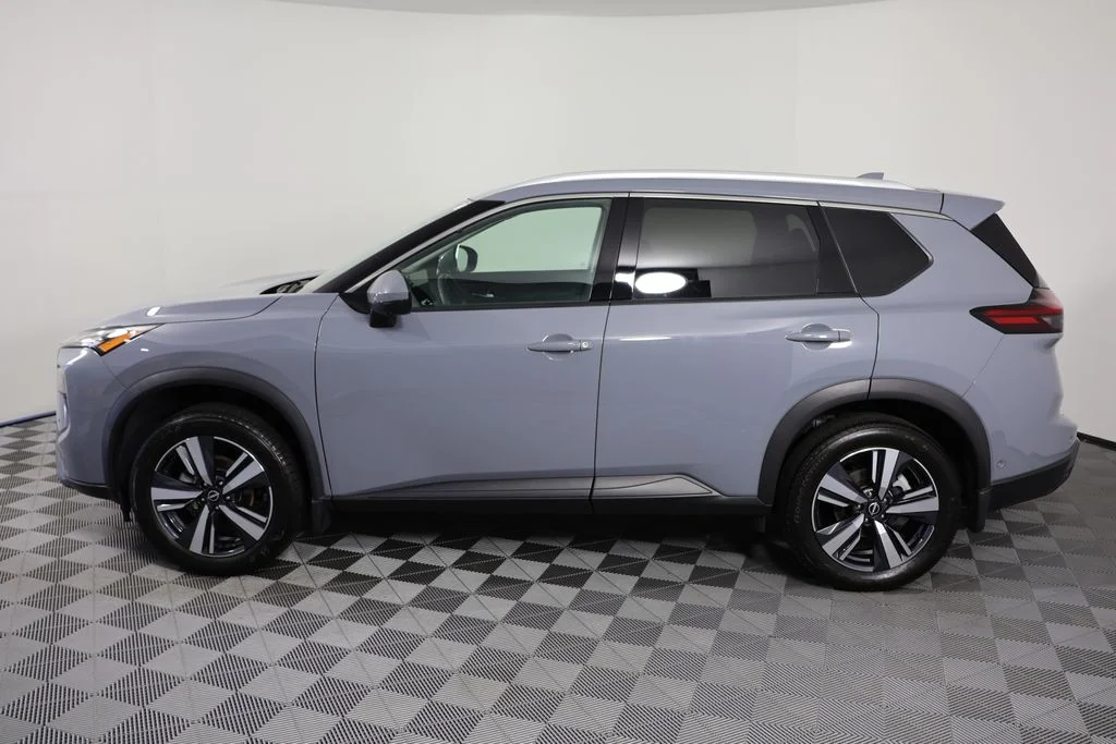 Used 2025 Boulder Gray Nissan SL image 5