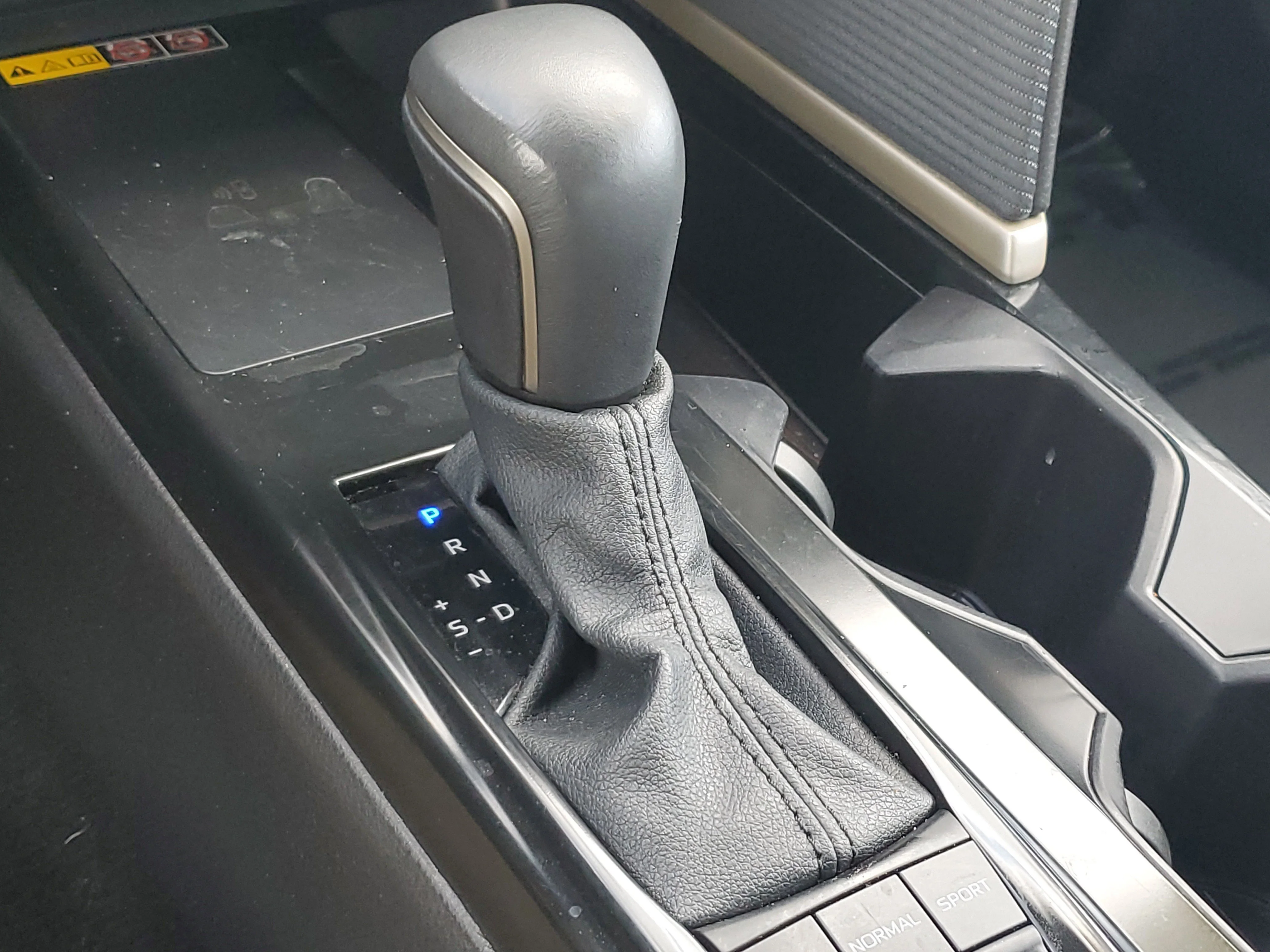 Certified Used 2025 Ice Toyota SE image 32