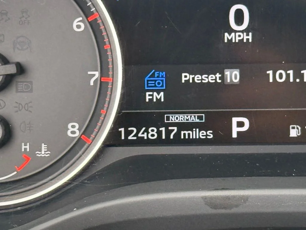 Used 2022  Mitsubishi ES image 15