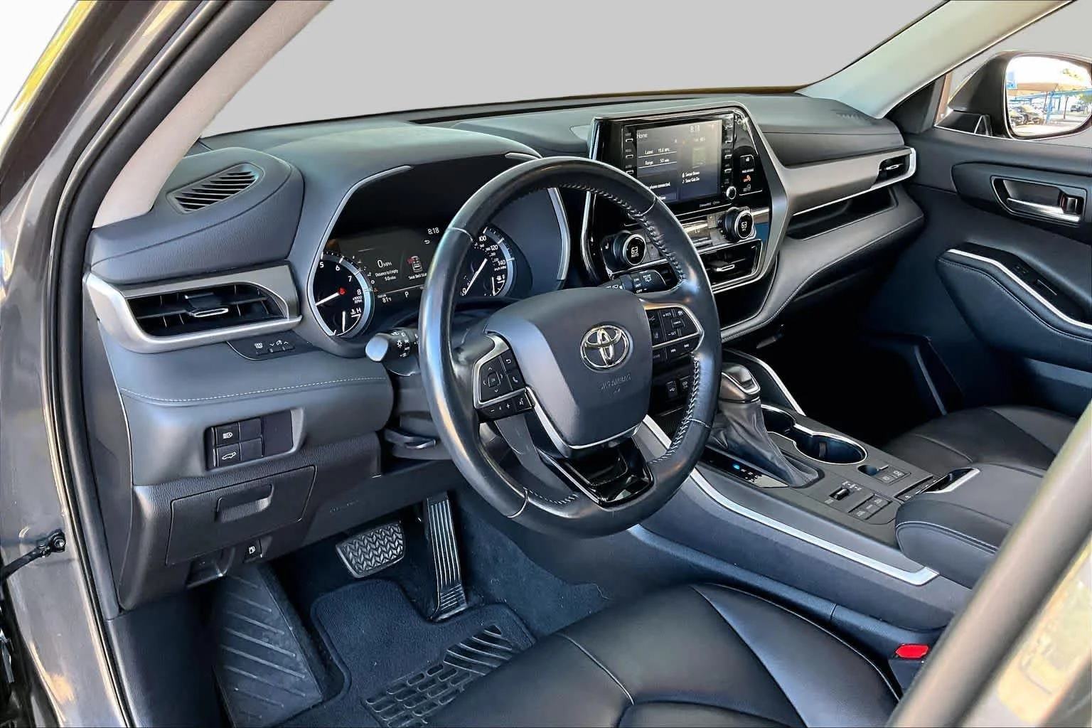 Used 2021 Magnetic Gray Metallic Toyota XLE image 18