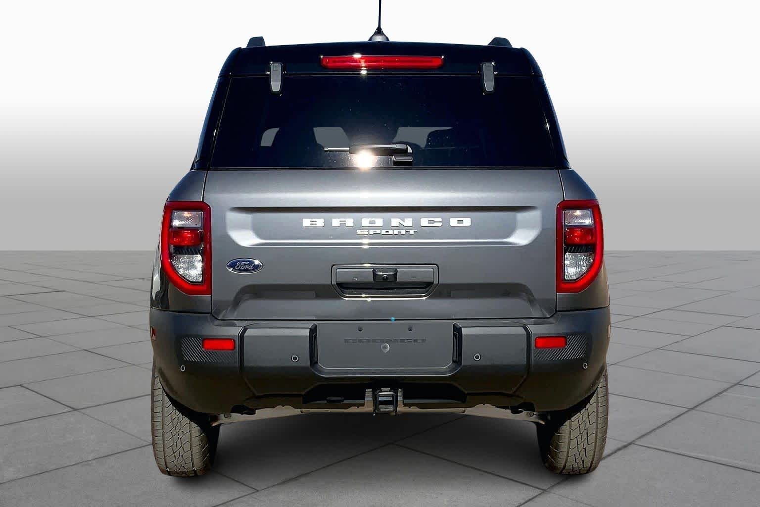 New 2025 Carbonized Gray Metallic Ford Badlands image 4