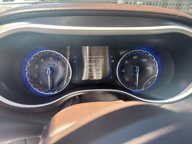 Used 2017 White Chrysler Touring L image 3