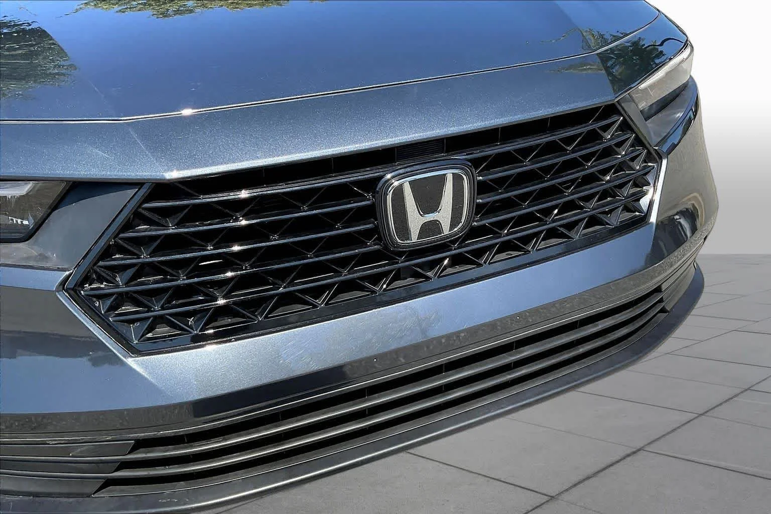 Used 2025 Meteorite Gray Metallic Honda SE image 30