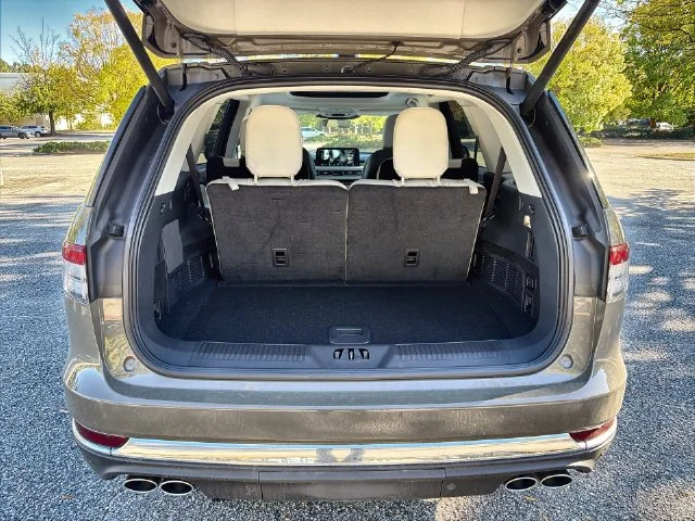Used 2025 Gray Lincoln Premiere image 25