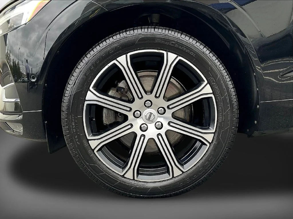 Used 2019 Onyx Black Metallic Volvo T6 Inscription image 33
