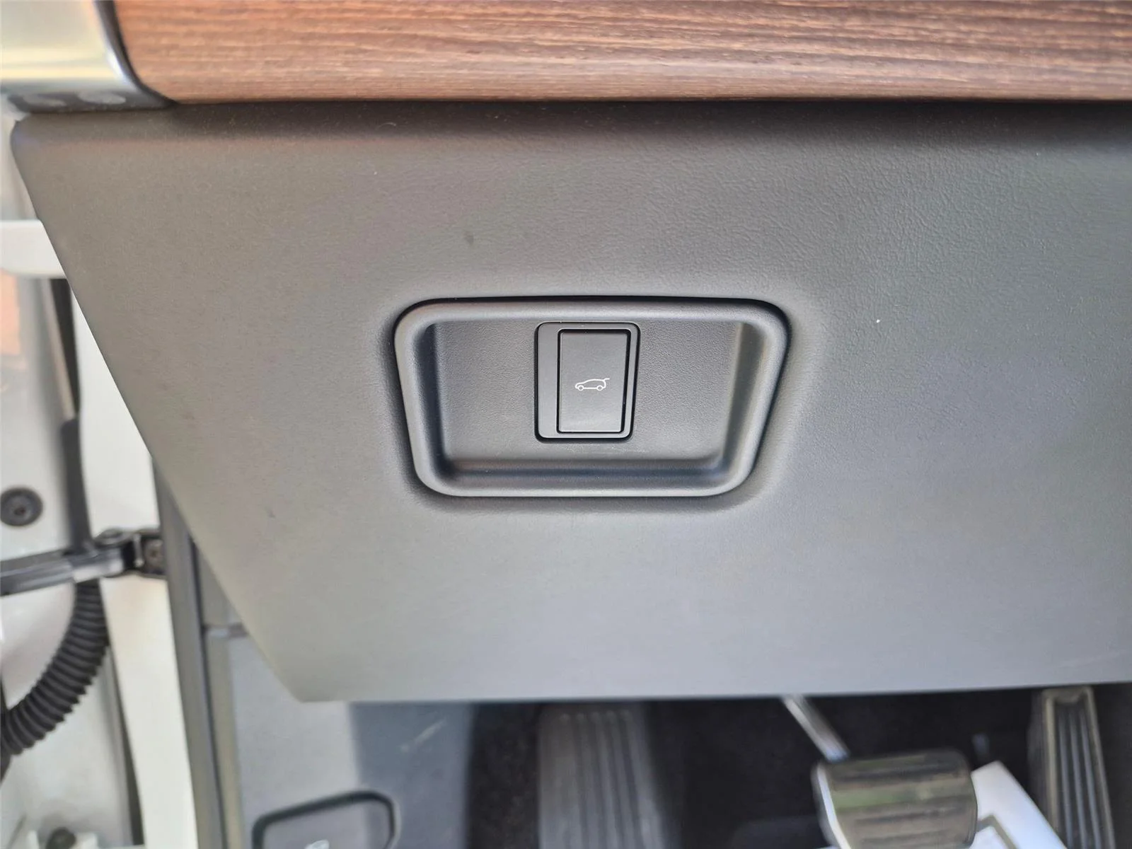 Used 2025 Fuji White Land Rover SE image 15