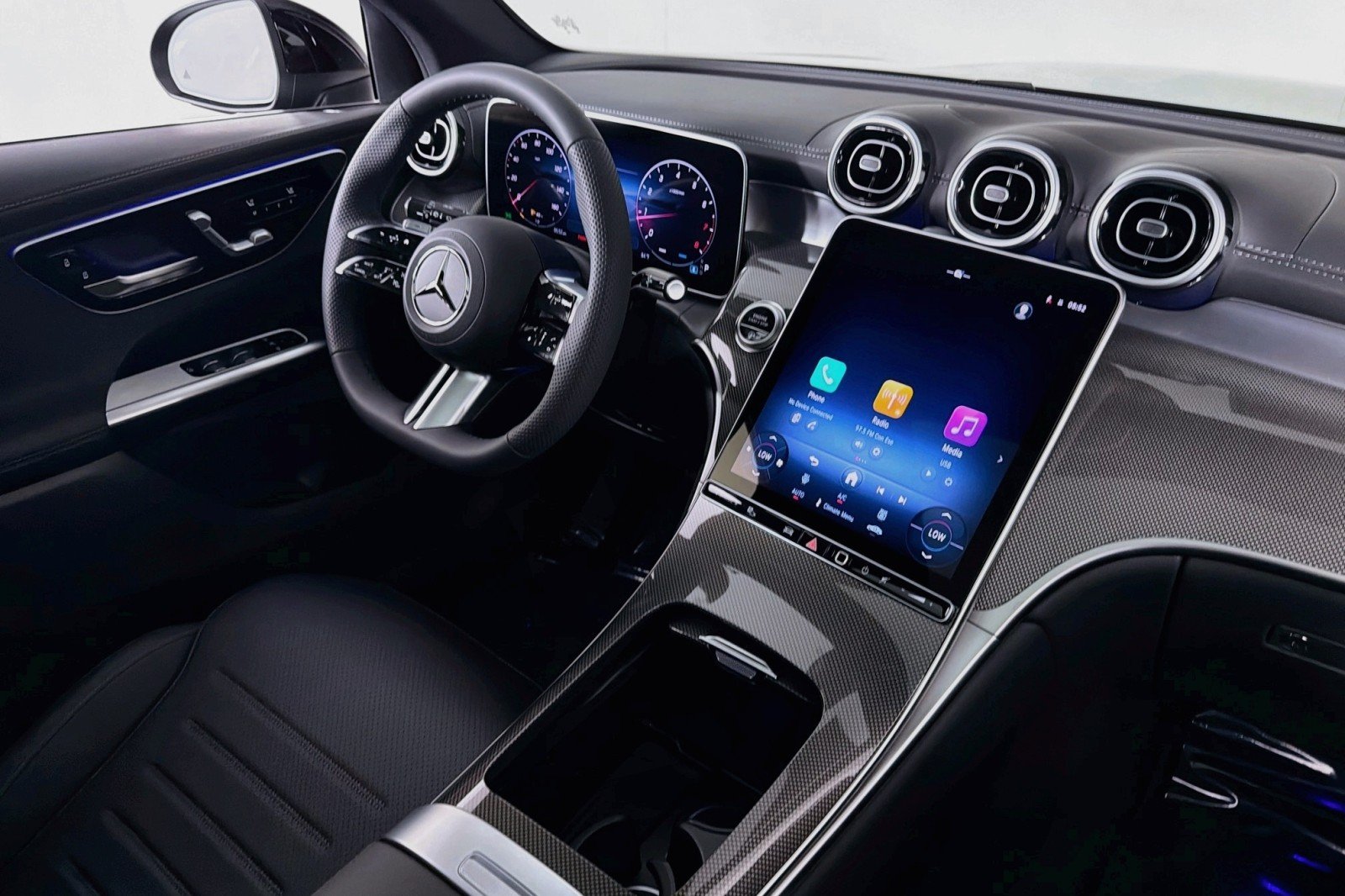New 2026 Black Mercedes-Benz GLC 300 SUV image 15