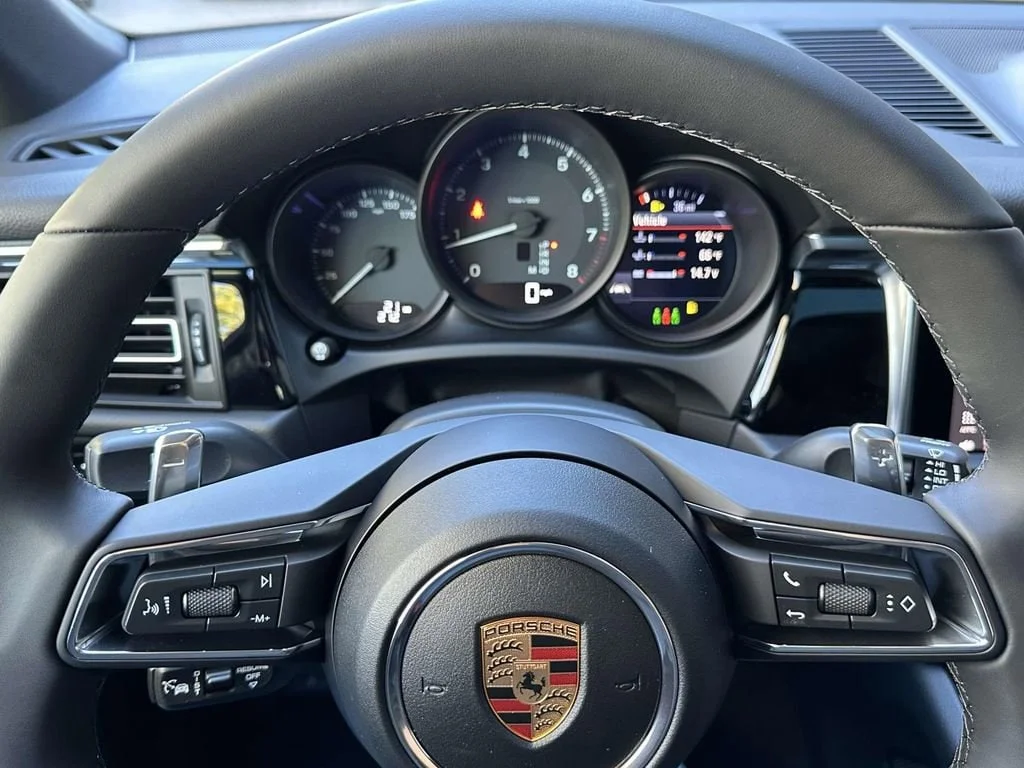 2026 Porsche Macan - Photo 19