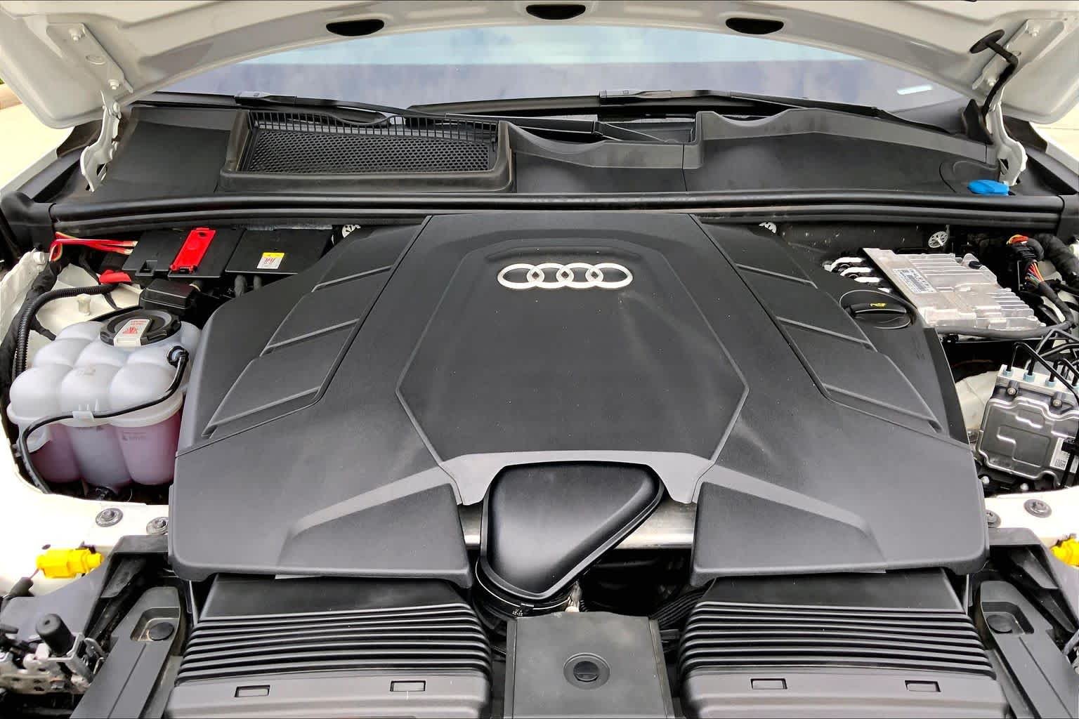 Used 2025 Carrara White Audi Premium Plus image 32