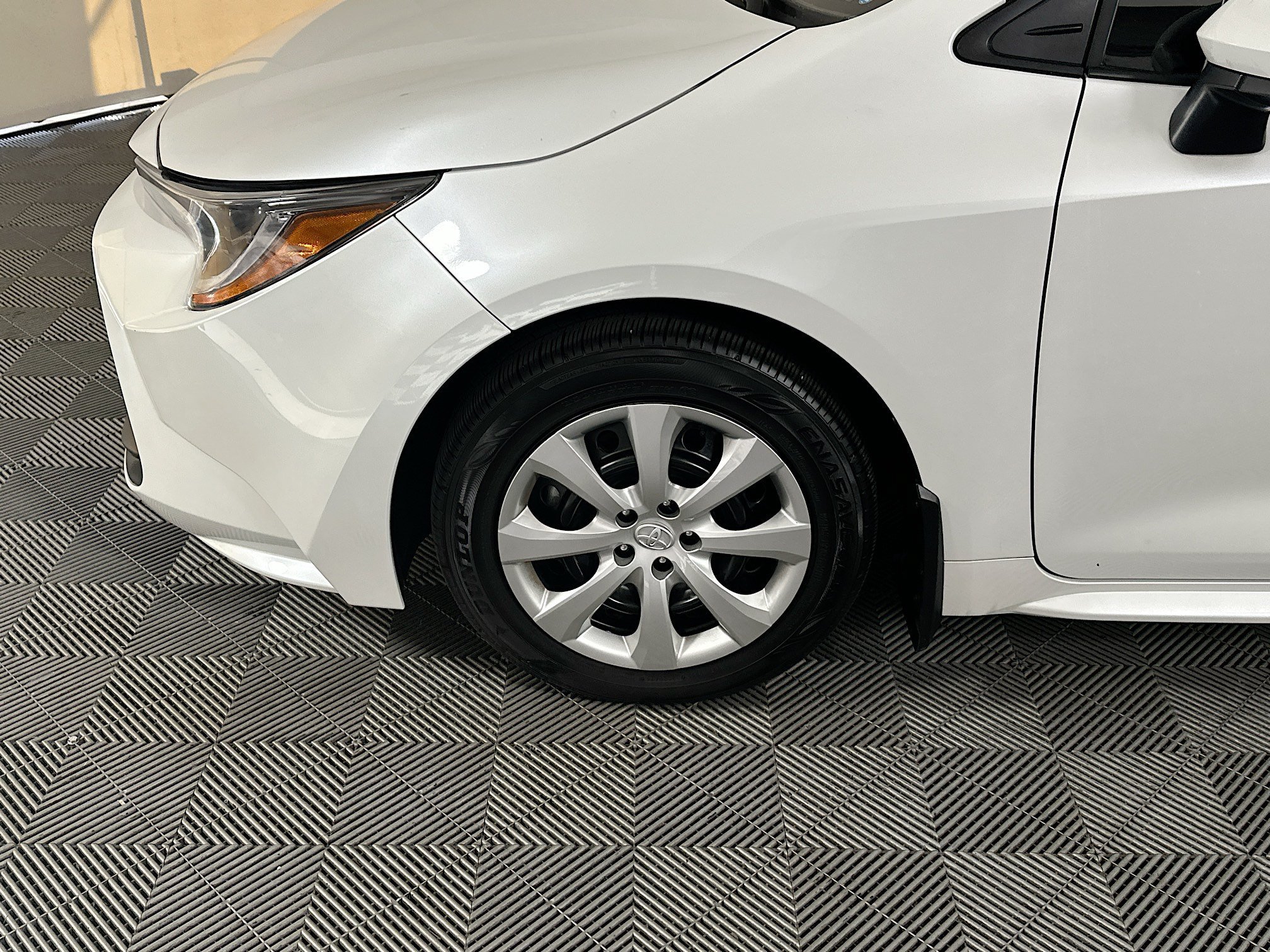 Certified Used 2025 Pearl Toyota LE image 11