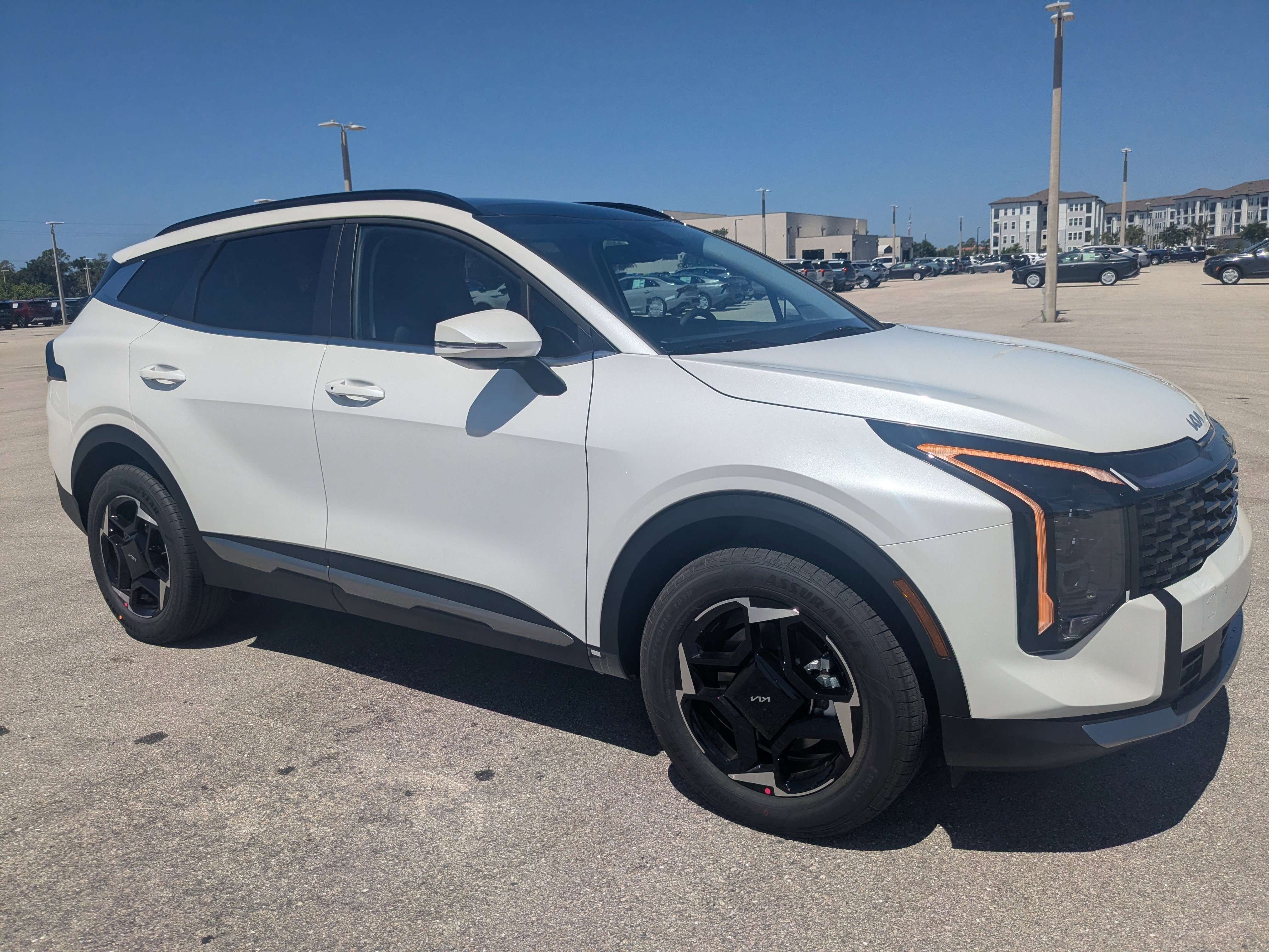 New 2026 Snow White Pearl Kia EX image 2