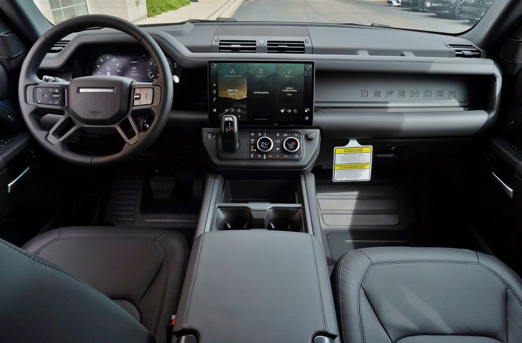 New 2026 Tasman Blue Land Rover X-Dynamic SE image 9