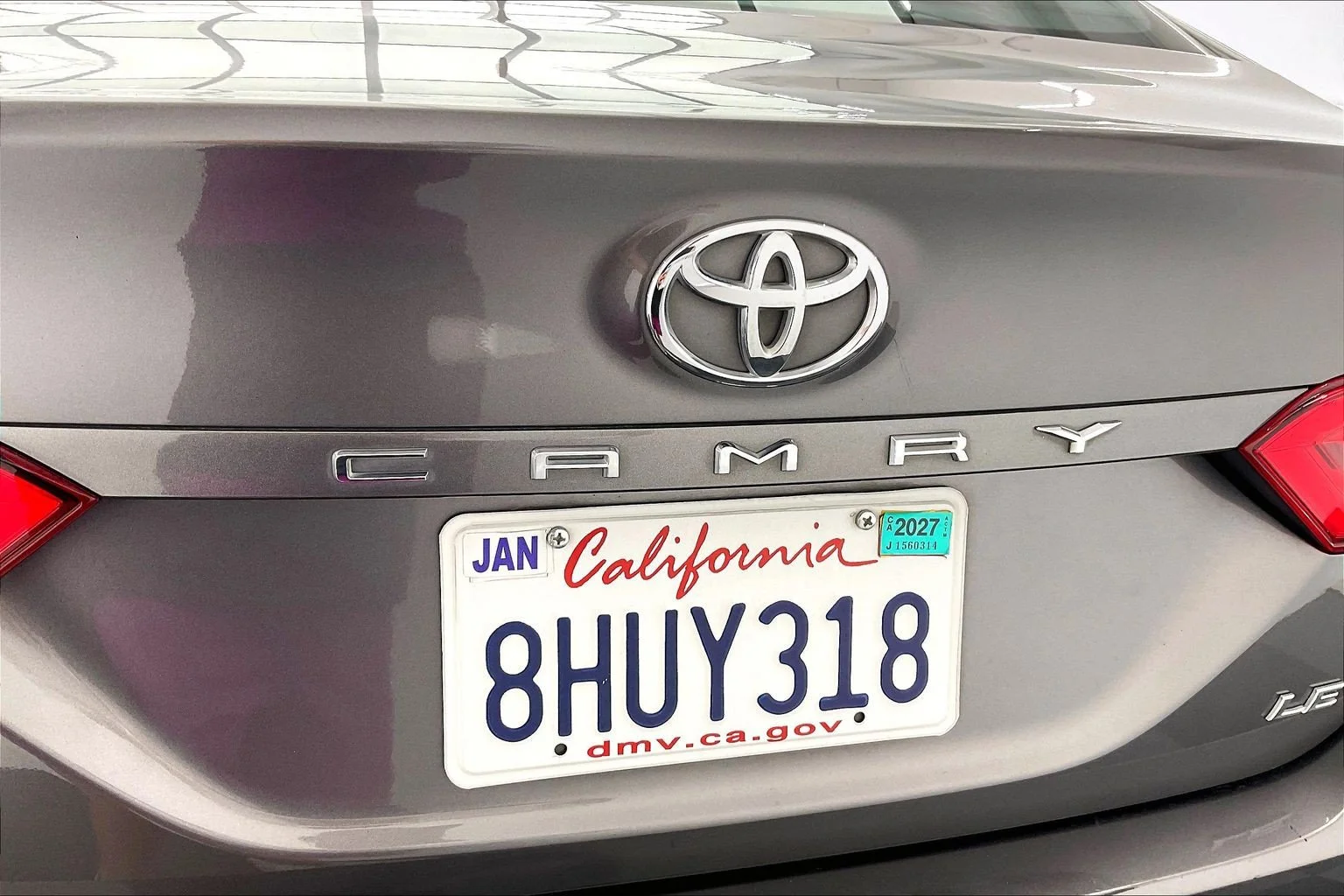 Used 2019 Predawn Gray Mica Toyota LE image 26