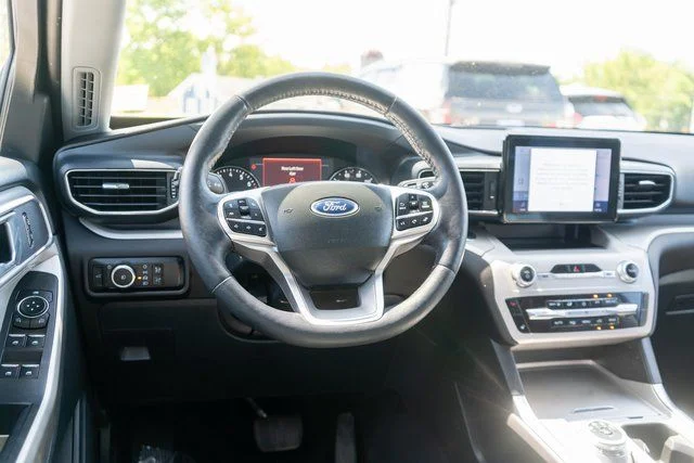 Used 2023 Black Ford XLT image 14